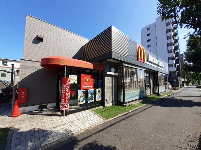 マクドナルド成田ニュータウン店まで600m