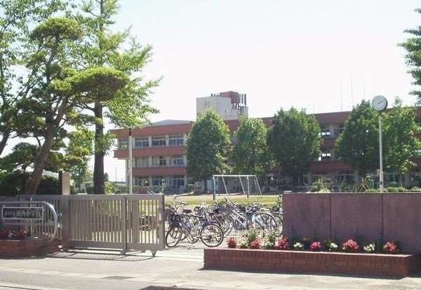 東金市立城西小学校まで450m