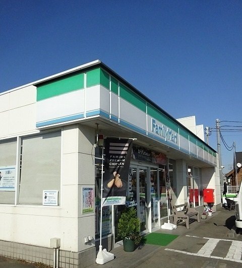 ファミリーマートまで180m