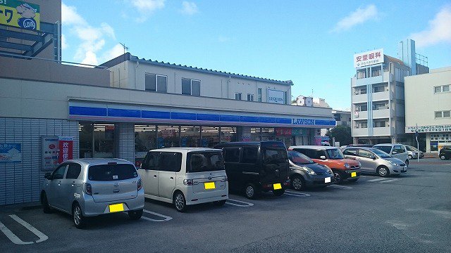 ローソンおもろまち駅前店まで80m