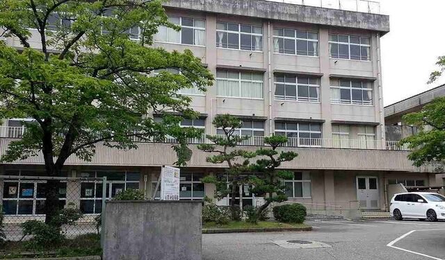 桜ヶ丘小学校まで700m