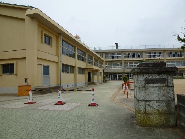 野村小学校まで1000m