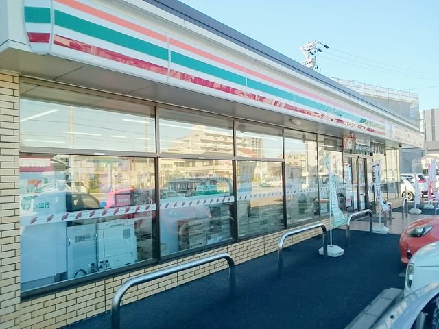 セブンイレブン　平和１丁目店まで300m