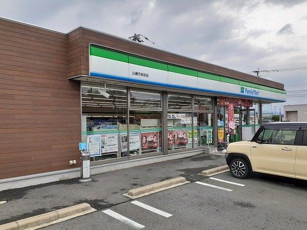 ファミリーマート方保田店まで3800m
