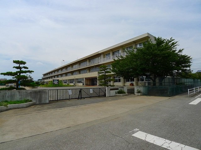 伊勢崎市立あずま南小学校まで1000m