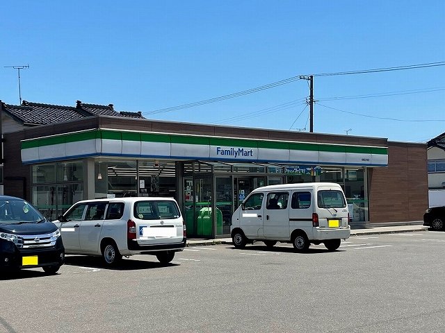 ファミリーマート　柏崎比角店まで900m