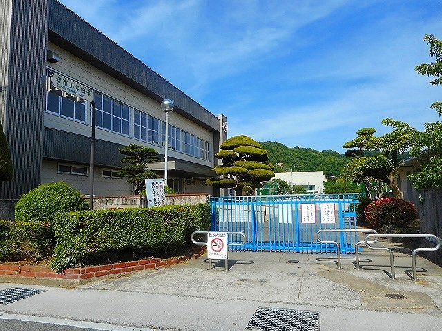 新市小学校まで700m