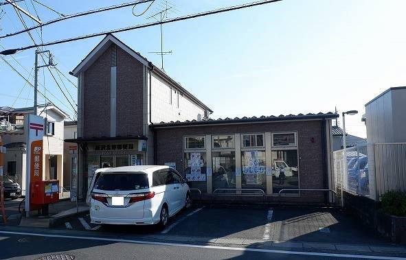 所沢北野郵便局まで760m