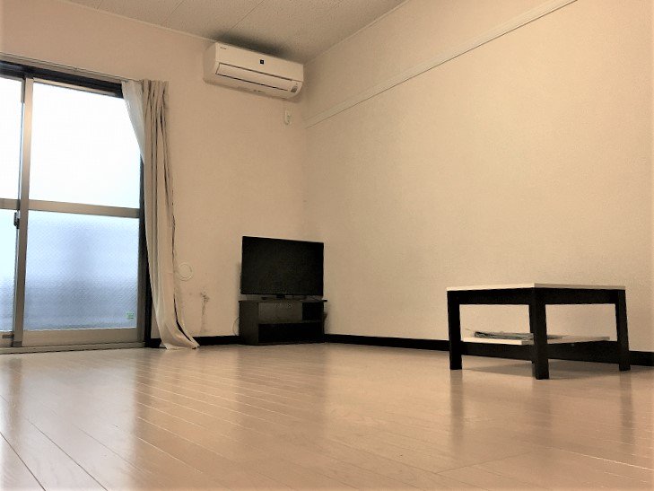 備品は部屋毎に異なります。１Ｆのみフローリング