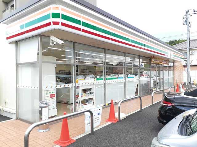 セブンイレブン 本町4丁目店まで310m