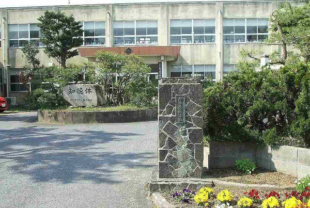 弓ヶ浜小学校まで1200m