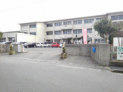 鳥栖市立旭小学校まで500m