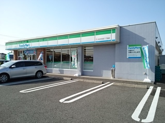 ファミリーマートまで60m