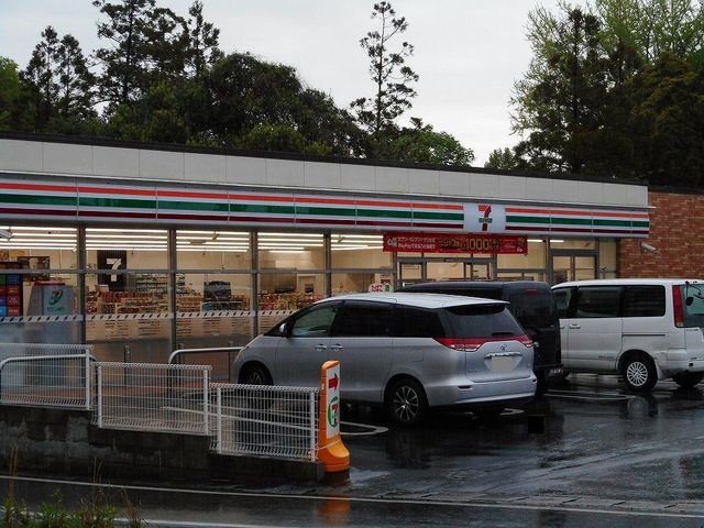 セブンイレブン小楠公園前店まで500m