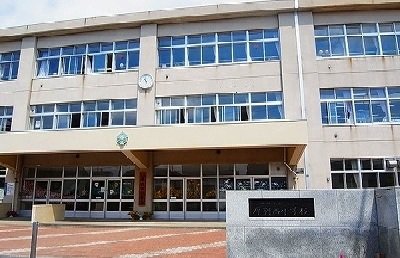 厚別西小学校まで600m