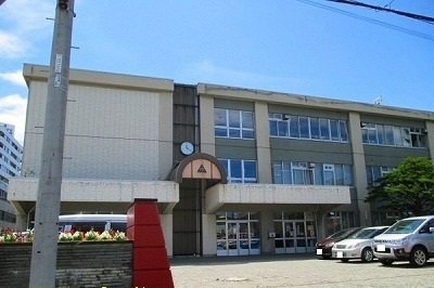 信濃中学校まで1500m