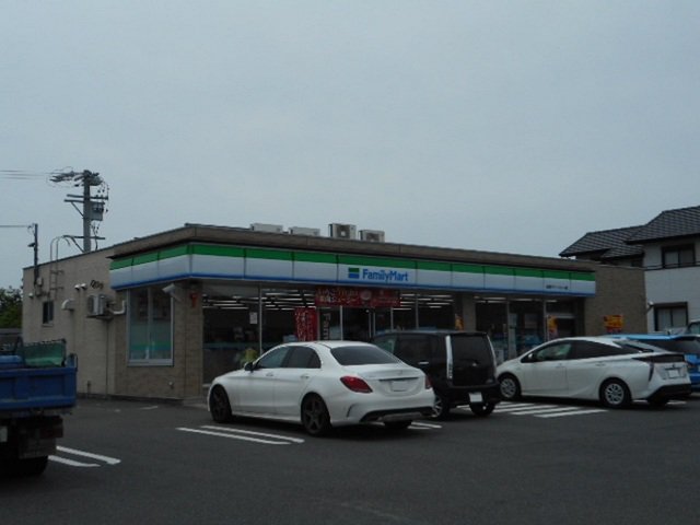 ファミリーマートまで450m