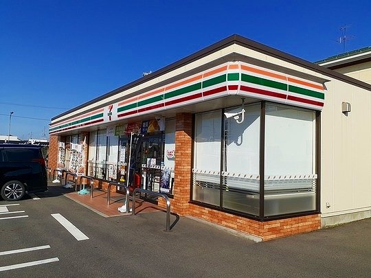 セブンイレブンまで210m