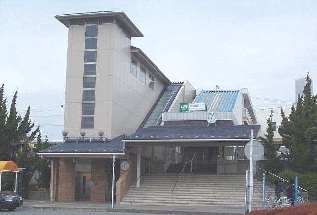 東海道線・鴨宮駅まで810m