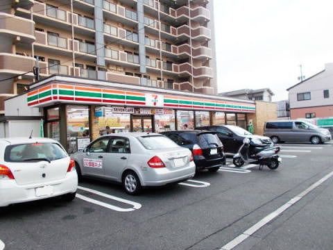 セブン小倉日明４丁目店まで300m