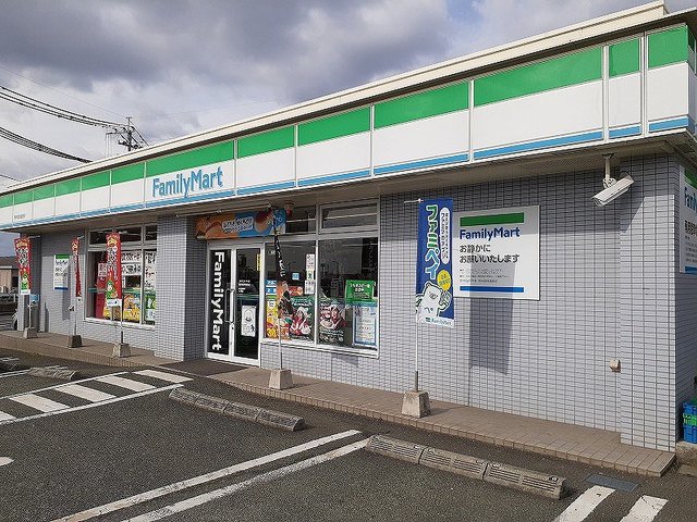 ファミリーマート国体道路店まで550m