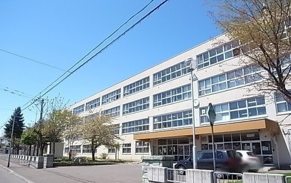 新琴似北中学校まで400m