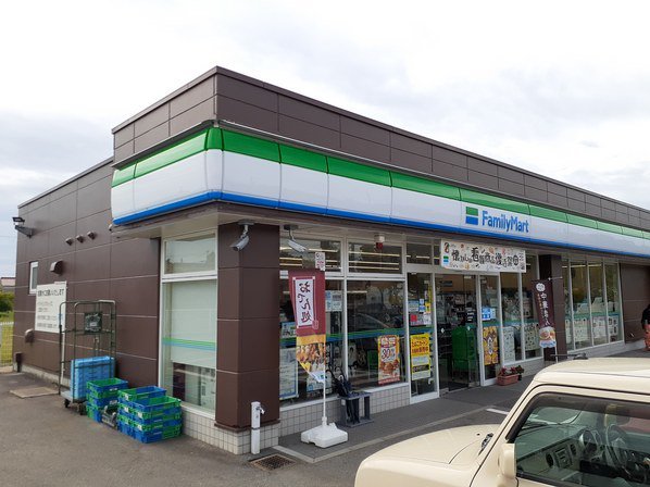 ファミリーマート滑川柳原店まで400m