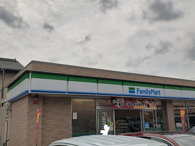 ファミリーマートまで850m