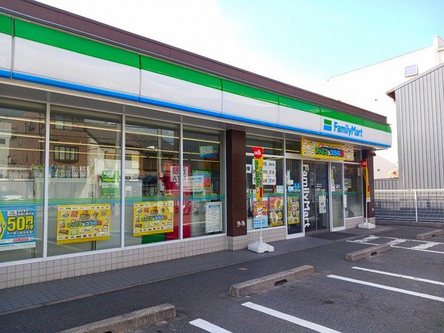 ファミリーマートまで500m
