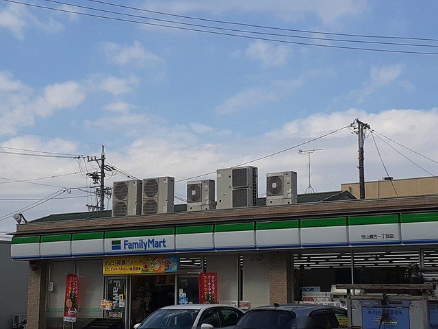 ファミリーマートまで750m