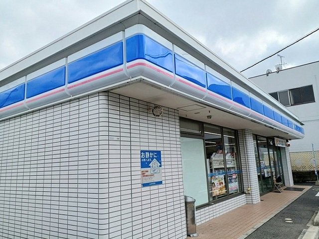 ローソン様まで110m