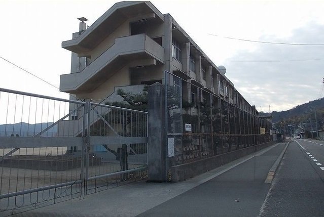 波多見小学校まで400m