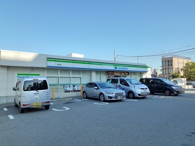 ファミリーマートまで84m