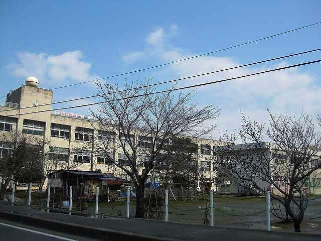 高志小学校まで1100m