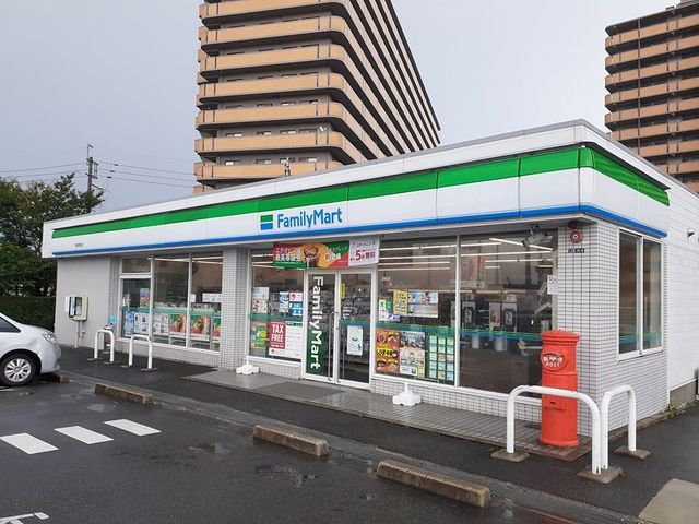 ファミリーマート様まで694m