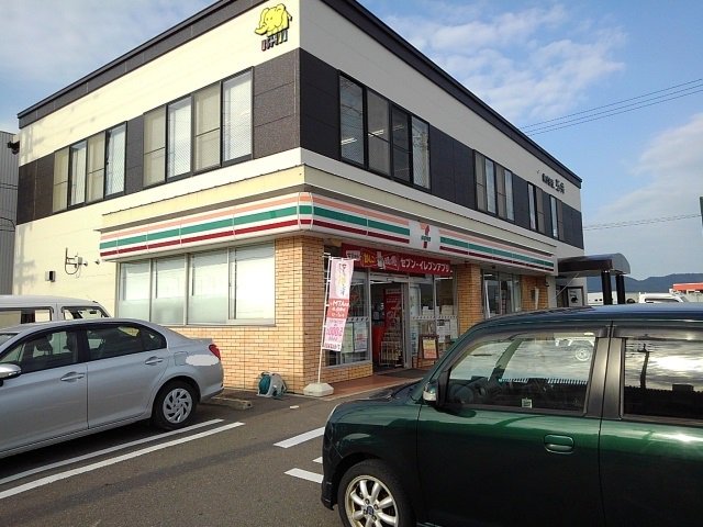 セブンイレブン坂出江尻町店まで700m