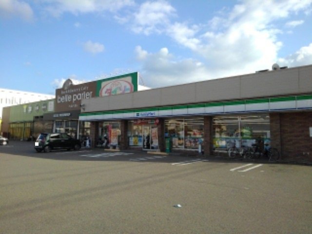 ファミリーマート川東店様まで700m