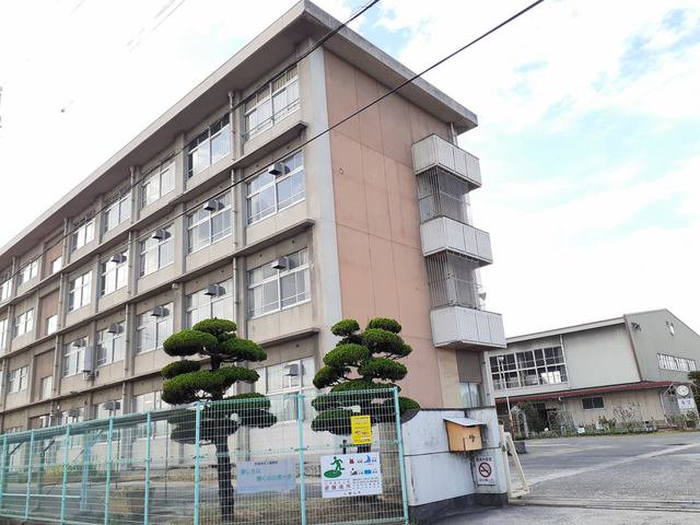 一ツ橋中学校まで835m