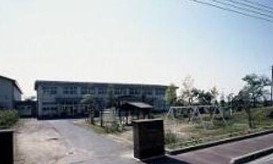 小合東小学校まで1300m