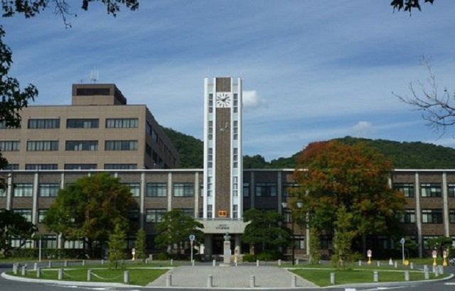 岡山大学附属　図書館まで900m