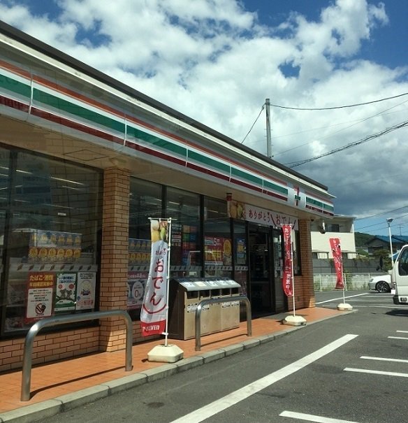 セブンイレブン     北方店まで700m
