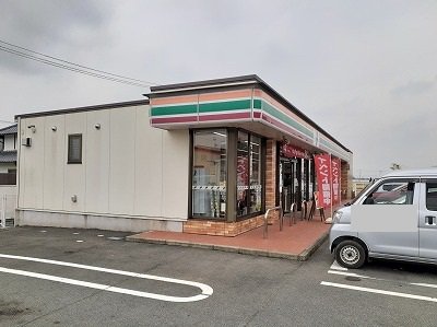セブンイレブンまで240m