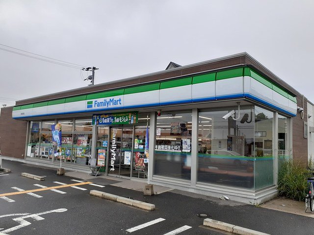 ファミリーマート様まで777m