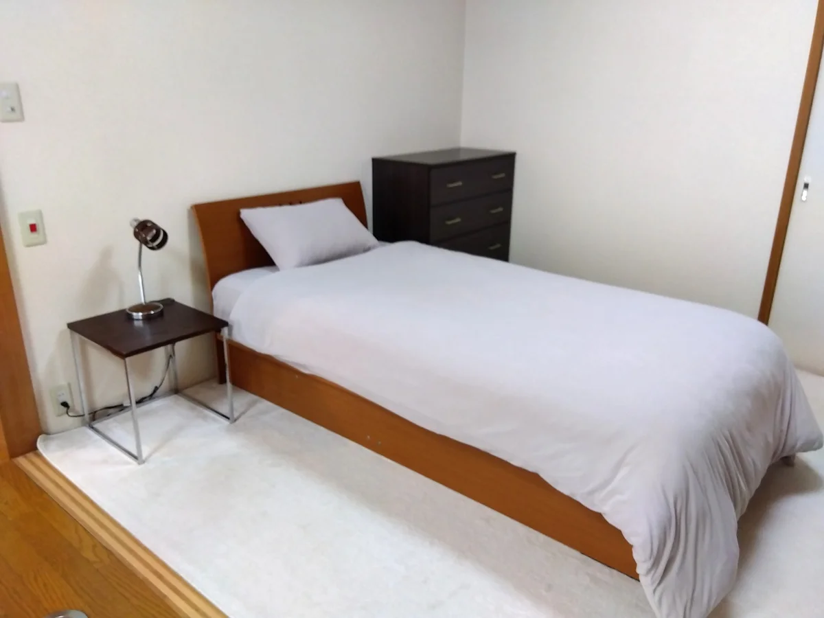 寝室（シングルベット）