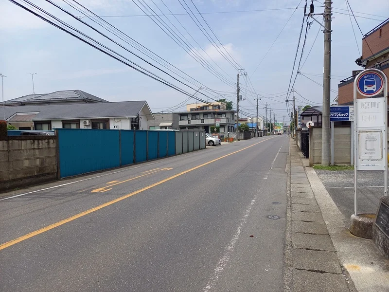 前面道路　バス停あり
