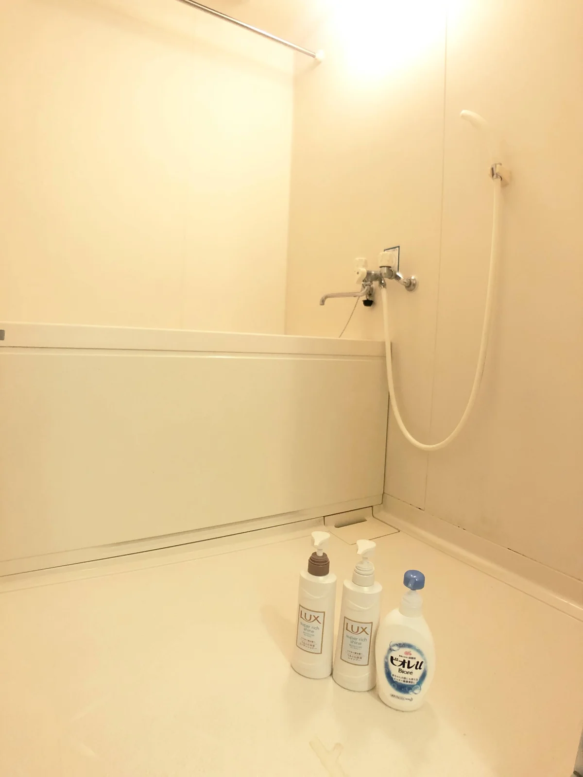 お風呂・トイレ分かれています☆広いお風呂でごゆっくりおくつろぎください!シャンプー、リンス―、ボディーソープもご用意していますので、ぜひご利用ください◎♪