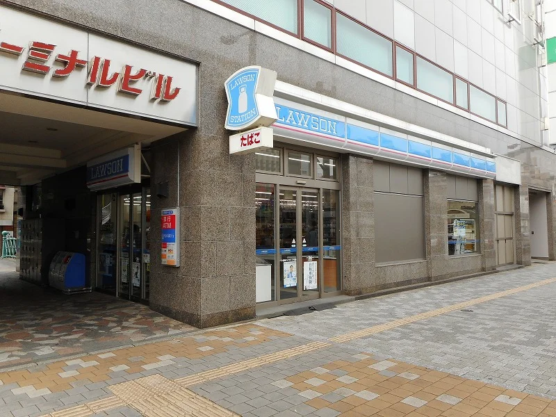 ローソン高知デンテツターミナルビル店まで徒歩約３分