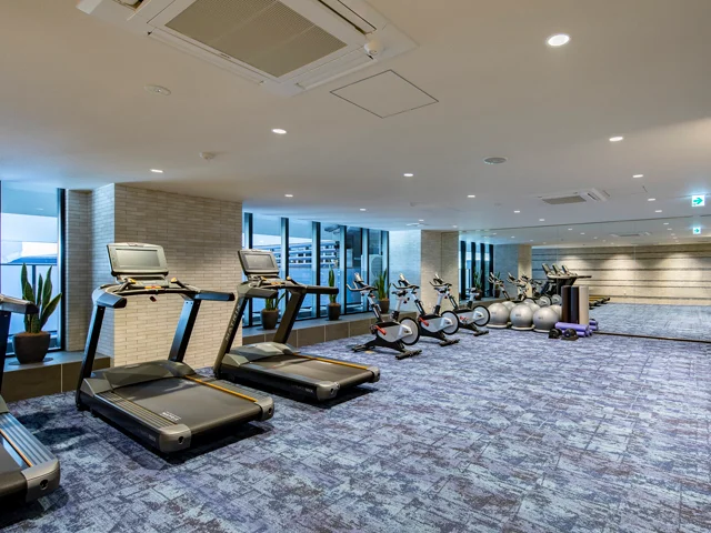 マンションには広いフィットネスルーム24時間無料で利用可能!