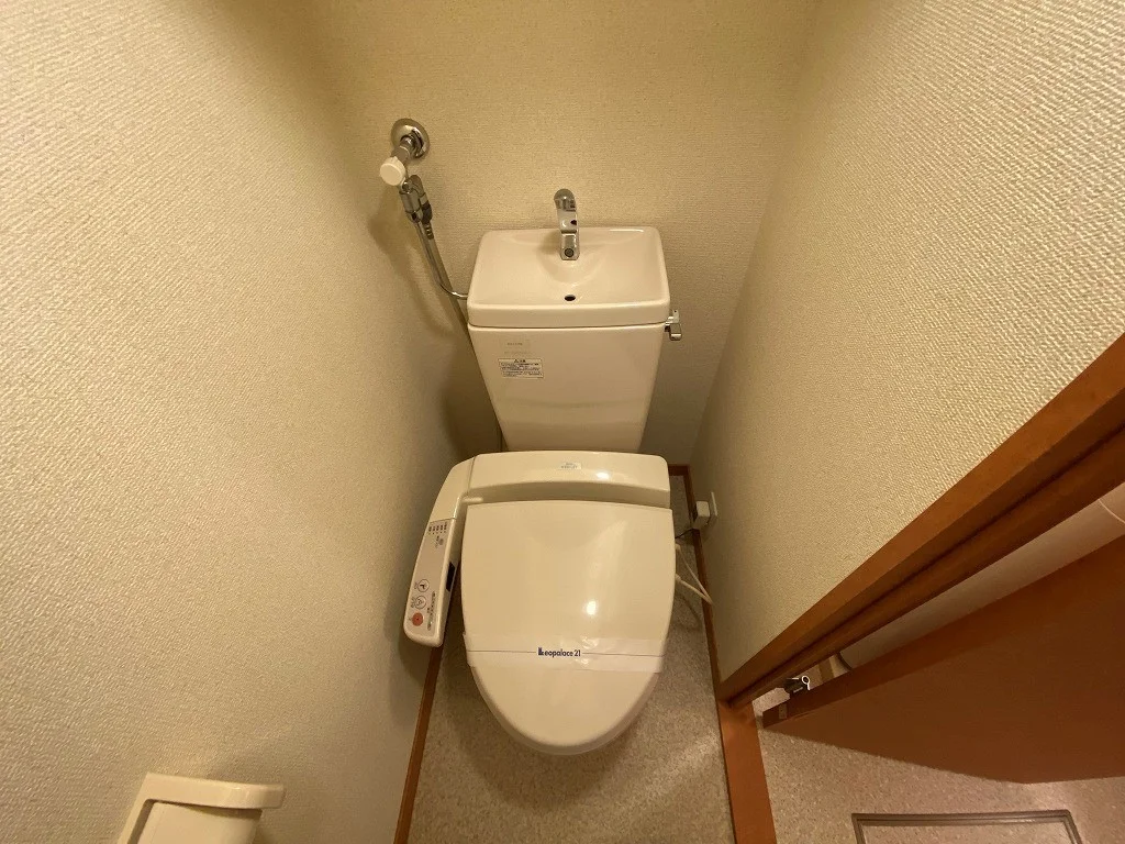 温水洗浄便座となります。