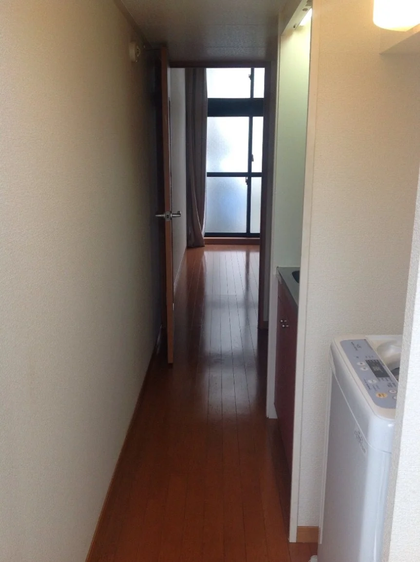 玄関から室内